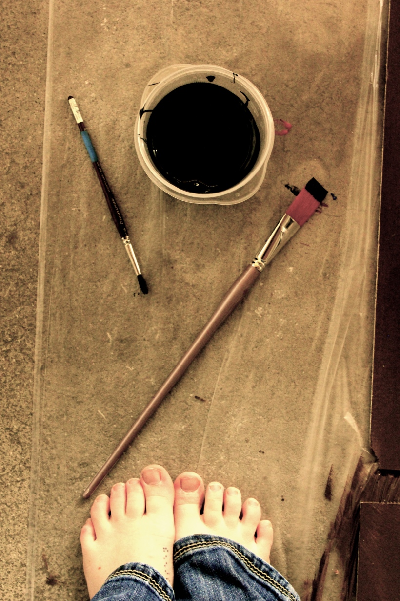toes and paint